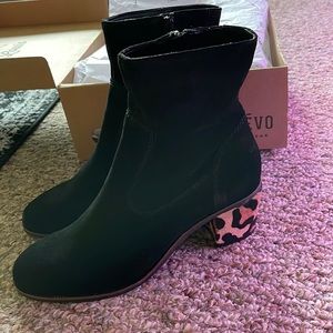 NWT Crevo Jade Suede Zip Up Booties
